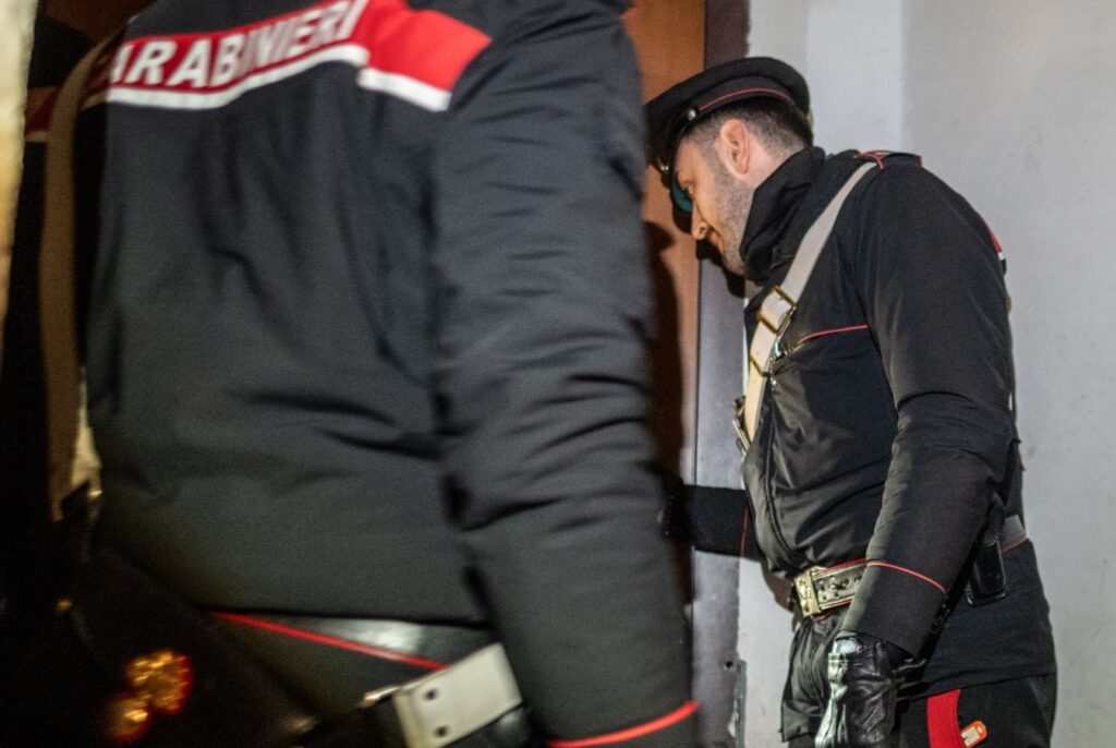 Arrestato dai carabinieri 76enne con in casa hashish, cocaina e strumenti per confezionare le dosi