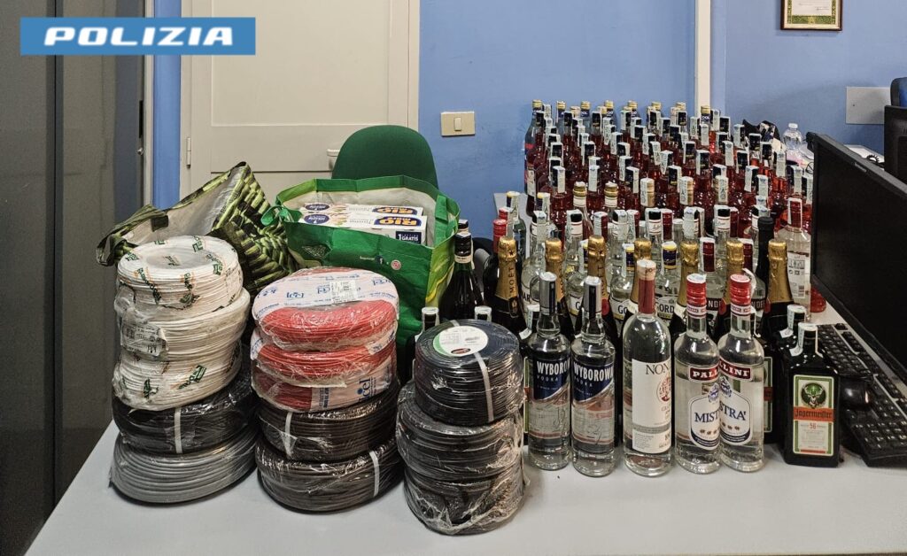 Decine di bottiglie di alcool e matasse di filo elettrico, due denunciati per ricettazione a Latina