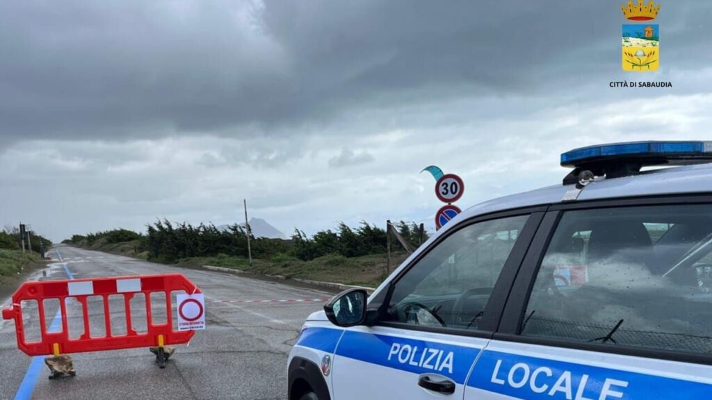 Maltempo: per il vento, chiuso a Sabaudia un tratto del lungomare