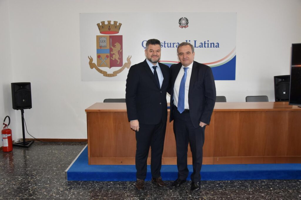 Il saluto della polizia al commissario capo Roberto Dalla Costa: una carriera al servizio delle istituzioni e di Latina