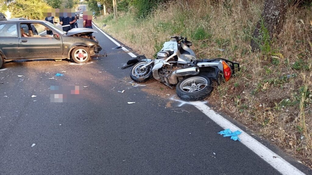 Incidente su via Piave, perde il controllo della moto: muore un centauro