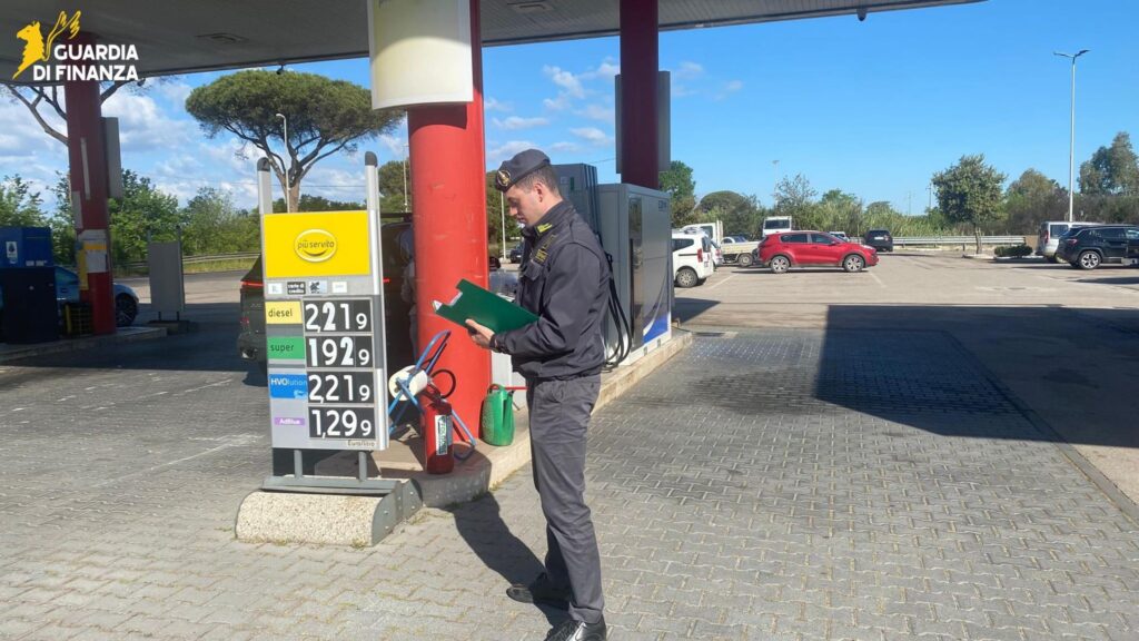 Carburanti, controlli rafforzati della Guardia di Finanza: irregolarità in oltre un terzo degli impianti