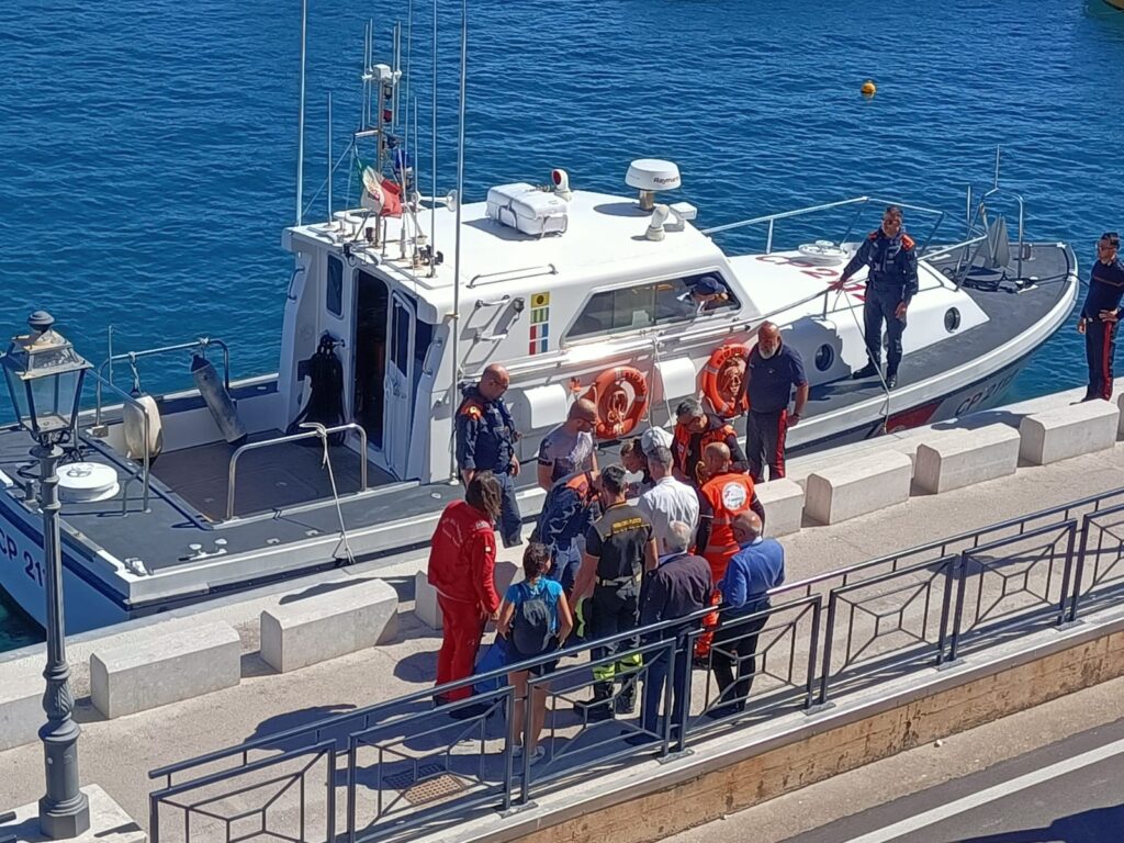 Gaeta, rocciatore ferito sulla Montagna Spaccata: soccorso via mare della Guardia Costiera