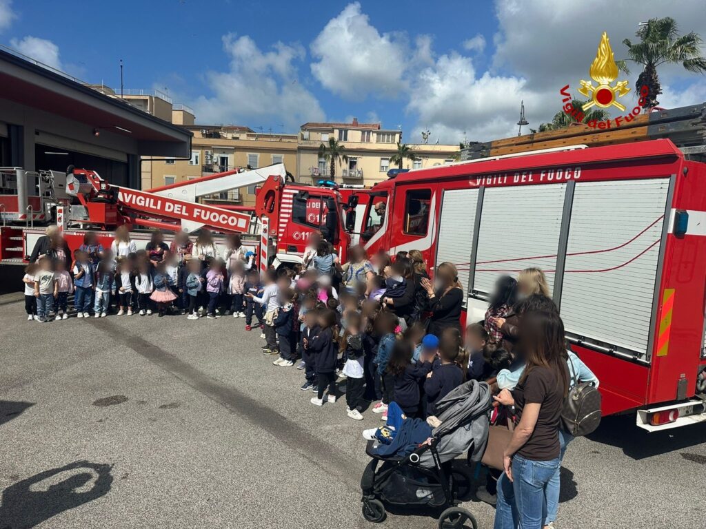 Bambini in visita ai vigili del fuoco di Gaeta