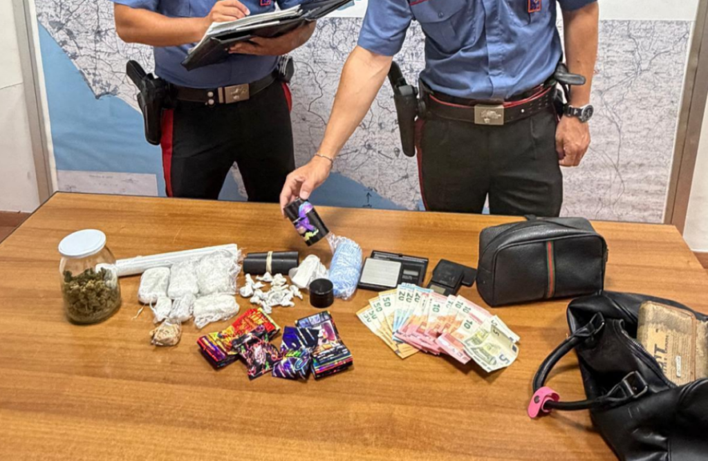 Fermato con la droga: in casa nascondeva oltre 400 grammi di stupefacenti, arrestato un 18enne