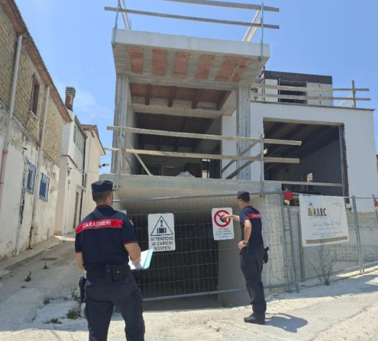 Tre denunciati per abuso edilizio a Minturno, documenti falsi per aumentare la volumetria