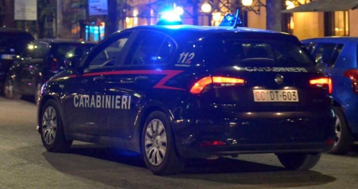 Sabaudia, perde il controllo della Ferrari e finisce fuori strada: denunciato per guida in stato di ebbrezza
