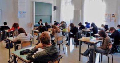 Emergenza caldo nelle aule, le scuole corrono ai ripari, orario ridotto, misure preventive